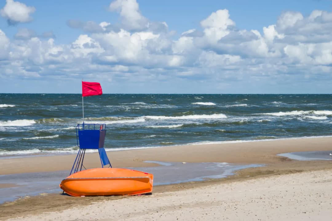 Gdzie można się kąpać nad Bałtykiem i uniknąć sinic latem?