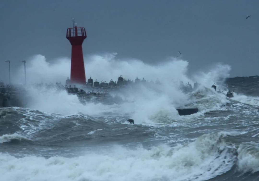 Kiedy będą fale na Bałtyku? Sprawdź prognozy i zjawiska pogodowe