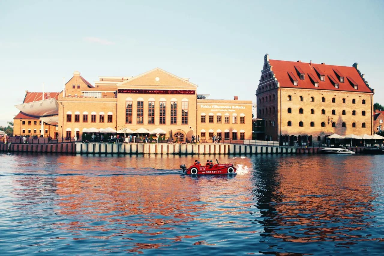 Domki na wodzie, czyli nietypowy sposób na nocleg z bajki